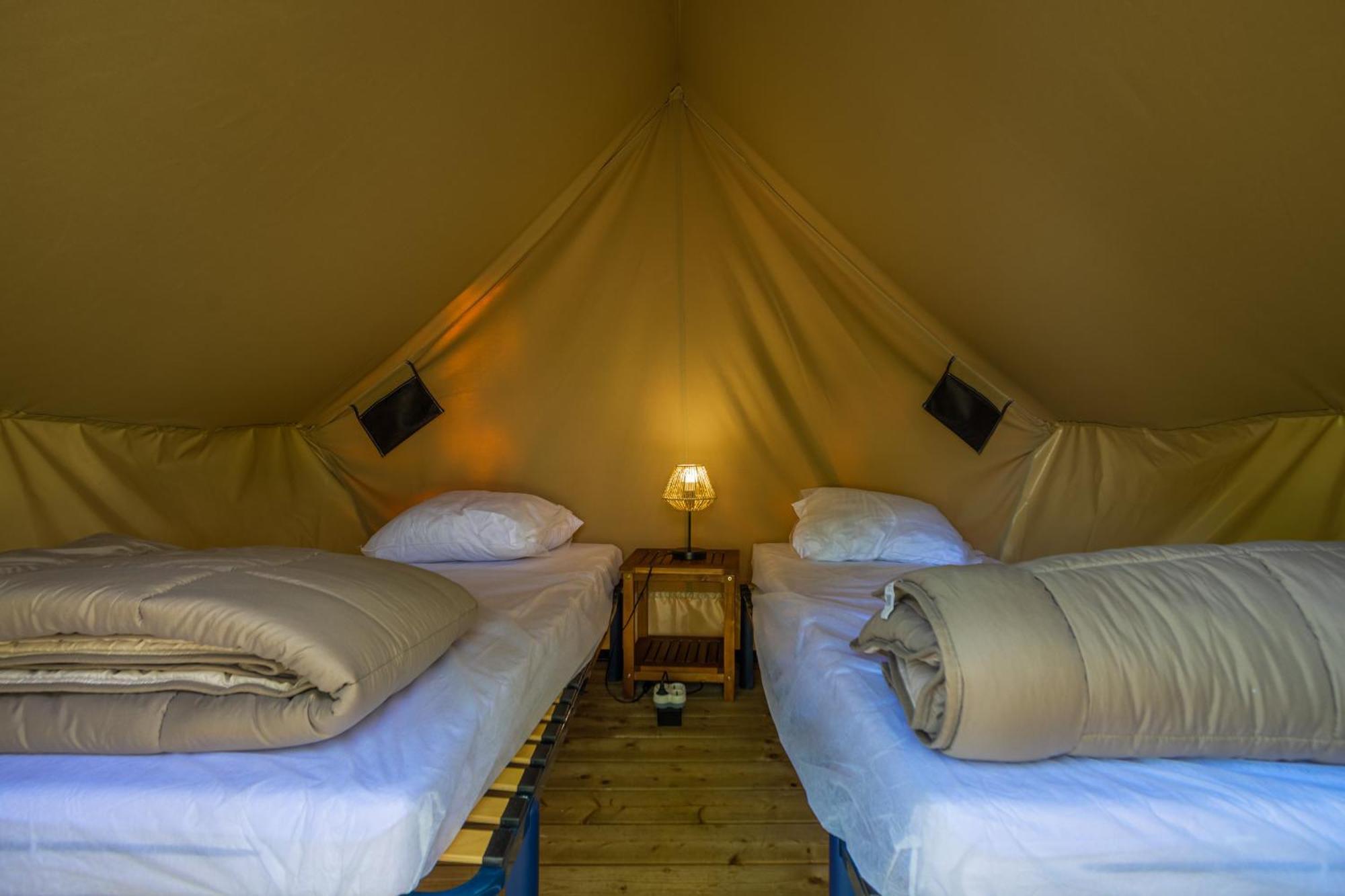 Camping Vesoul Vaivre-et-Montoille Szoba fotó